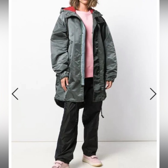 Acne Studio FACE PATCH WATER RESISTANT HOODED PARKA IN Dusty Rose - Picture 7 of 8